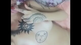 Safadona safadinha   tatuada cheia de tesão e prazer   toda molhadona