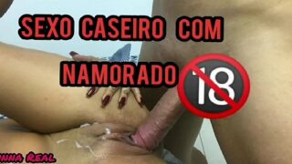 Moça safadona  sapeca tatuada safadona filminho de sexo caseirão com namoradinho gato